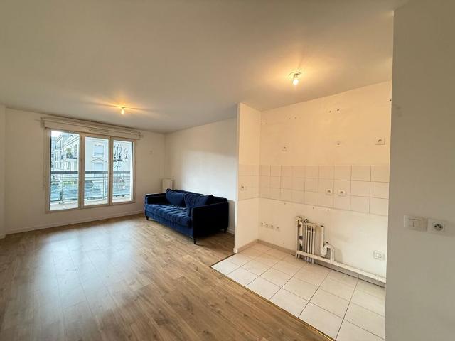 PUTEAUX 2P MEUBL� FRONT DE SEINE avec balcon et PK