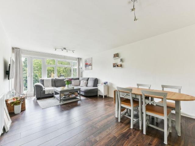 Putney Hill, Putney, London SW15, 2 bed flat to rent, £2,450 pcm | PrimeLocation