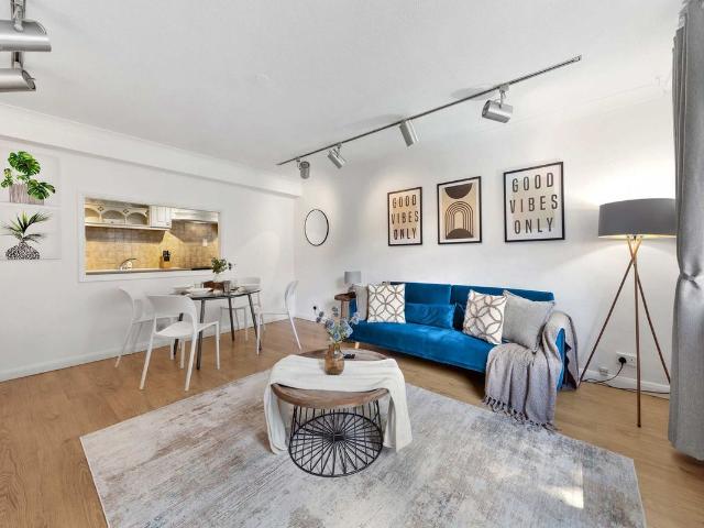 Putney SW15, 2 bed flat to rent, £2,959 pcm | PrimeLocation