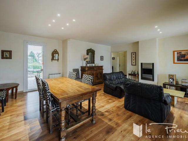 Puygouzon Maison familiale de 6 pièces et de 110 m2 avec piscin