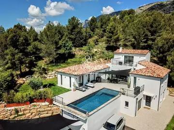 Puyloubier 13114 Achat / Vente maison 7 pièces t7 au dernier étage piscine