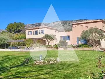 Puyloubier 13114 Achat / Vente maison 10 pièces t10 au dernier étage piscine