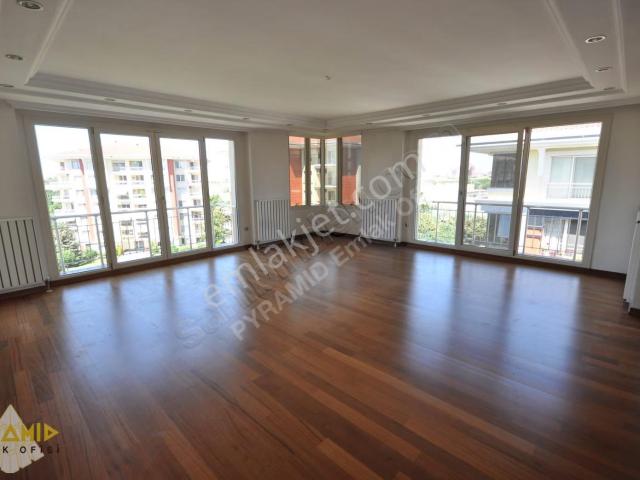 Pyramıd'den Ataköy Konakları C tipi İyi Konumlu 4+1 Boş Daire