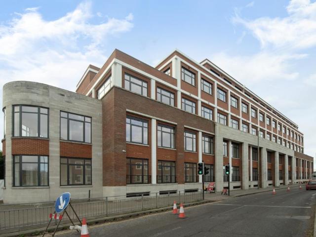 Pyrcroft Road Chertsey KT16 2 bed apartment to rent £2,150 pcm £496 pw