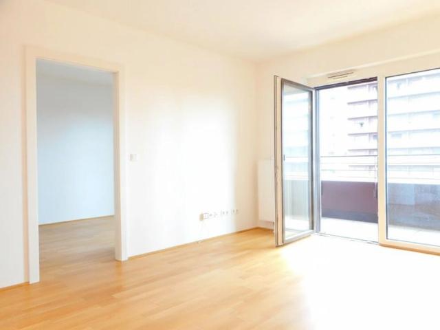 Q5 am PARK großartige 2ZI möbliert mit 8m² Ost/ Balkon