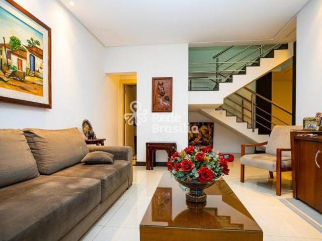 QE 13 | Sobrado com 4 Quartos sendo 3 suítes 2 Vagas Guará