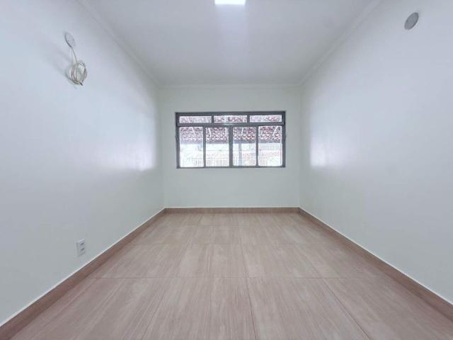 QE 30, Conjunto C – Casa de 5 Quartos com 4 Vagas de Garagem – Guará II/DF