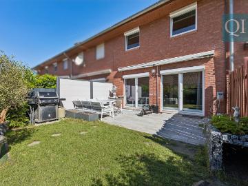 QI: Hämelerwald Modernisiertes Reihenhaus mit Wellnessbereich, PV Anlage, Garten und Carport