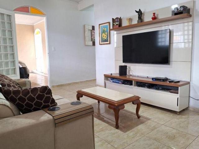 QNL 2 TAGUATINGA NORTE EXCELENTE CASA COM 3 QUARTOS, 1 SUÍTE, 3 VAGAS, EM LOCALIZAÇÃO ESTRATÉGICA!