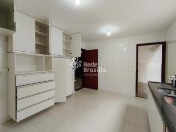 QR 3 | Casa Sobrado 3 Quartos sendo 1 suíte Candangolandia