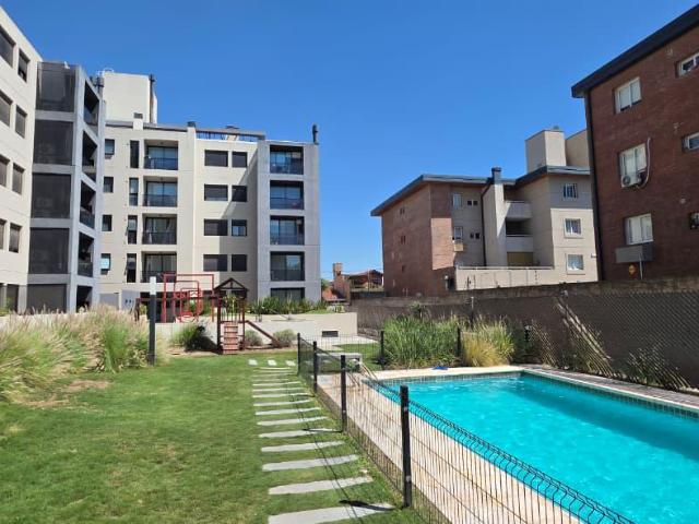 QUATRO HOUSING CON SEGURIDAD 24 HS PILETA Y COCHERA!