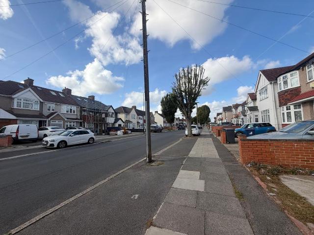 Quaves Road, Slough SL3, 7 bed detached house to rent, £5,750 pcm | PrimeLocation