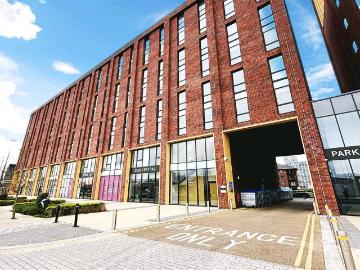 Quay Central, Jesse Hartley Way, Liverpool L3, 2 bed flat to rent, £1,000 pcm | PrimeLocation