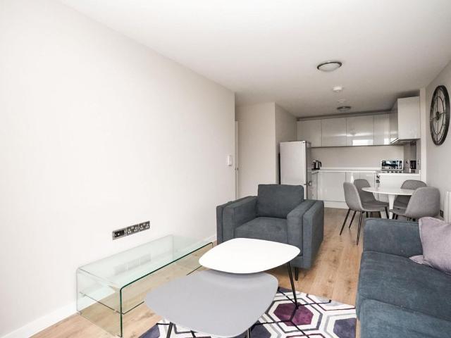 Quay Central, Jesse Hartley Way, Liverpool L3, 2 bed flat to rent, £1,100 pcm | PrimeLocation