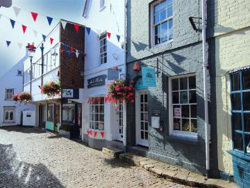 Quay Street, Lymington SO41, 2 bed terraced house to rent, £1,695 pcm | PrimeLocation