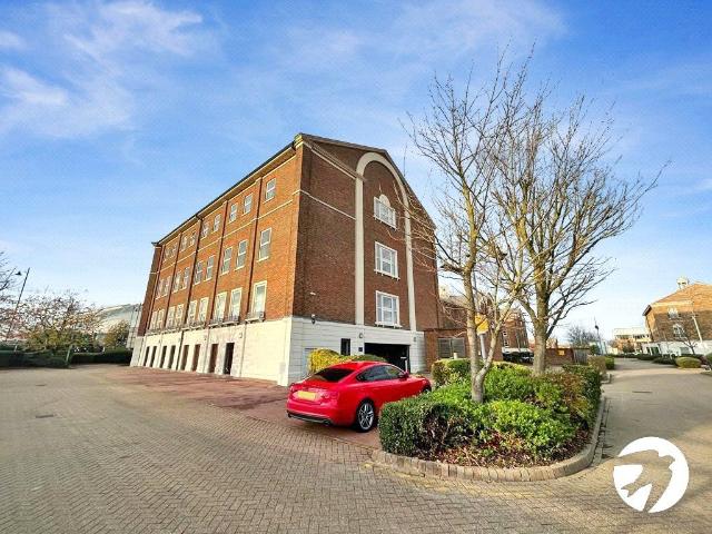 Quayside, Chatham Maritime, Chatham, Kent ME4, 1 bed flat to rent, £1,200 pcm | PrimeLocation