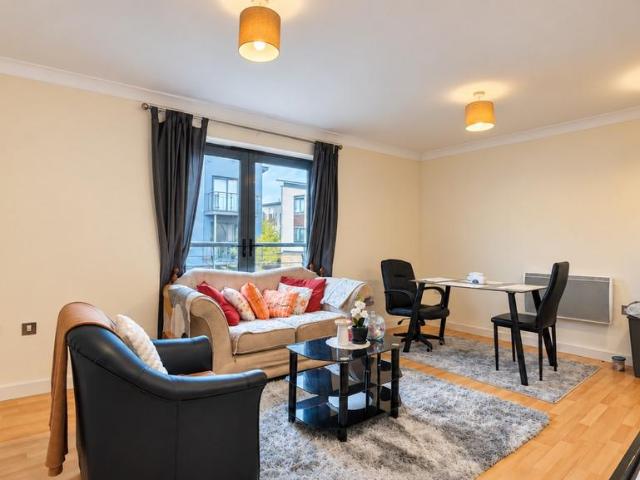Quayside Drive 1 bed flat to rent £1,000 pcm £231 pw