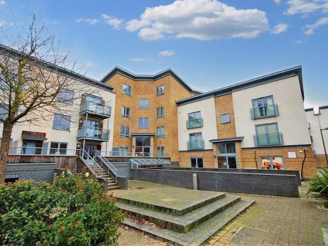 Quayside Drive, Colchester CO2, 1 bed flat to rent, £900 pcm | PrimeLocation
