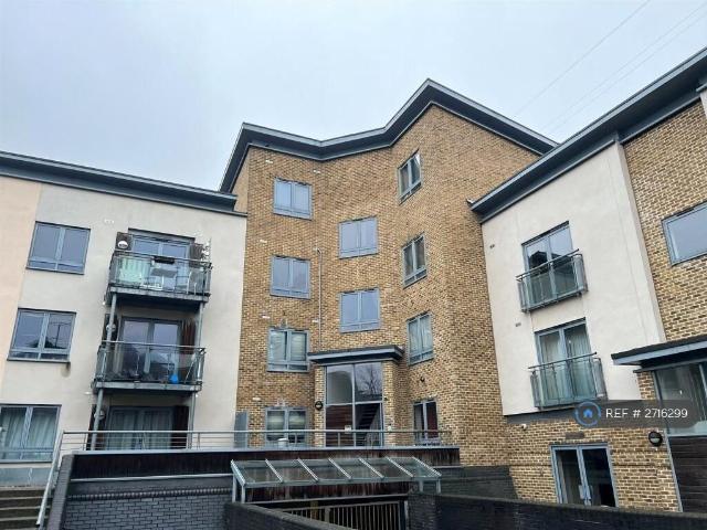 Quayside Drive, Colchester, CO2 2 bed flat to rent £1,250 pcm £288 pw
