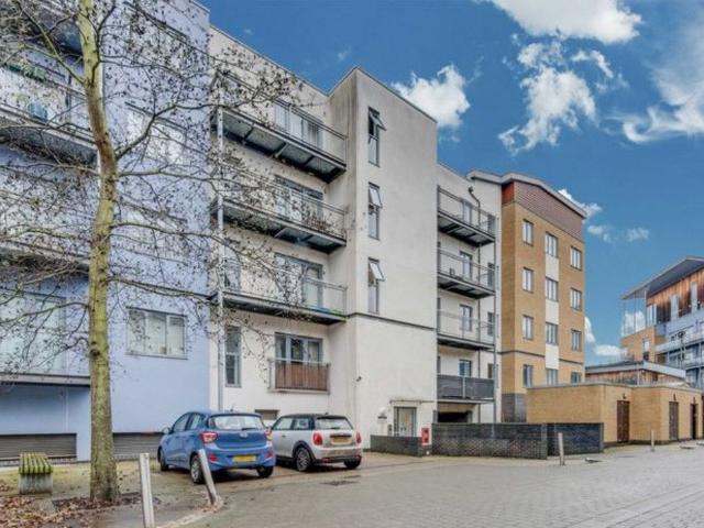 Quayside Drive, Colchester CO2, 2 bed flat to rent, £1,300 pcm | PrimeLocation