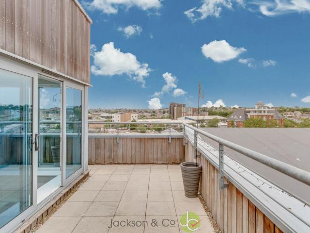 Quayside Drive, Colchester CO2, 2 bed penthouse to rent, £1,700 pcm | PrimeLocation