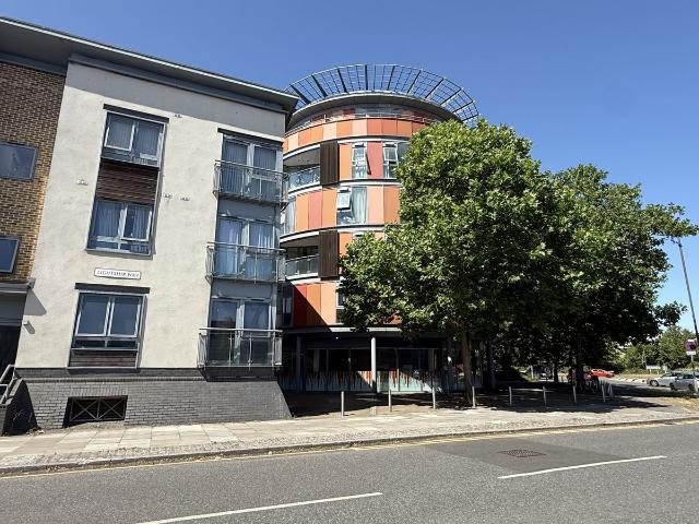 Quayside Drive, Colchester, Essex CO2, 2 bed flat to rent, £1,250 pcm | PrimeLocation