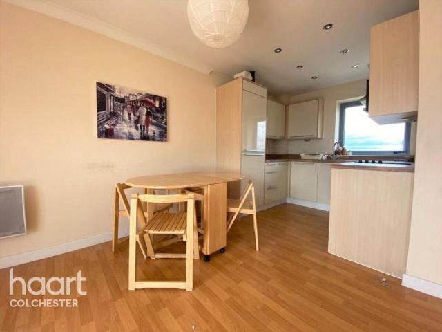 Quayside Drive, Colchester 2 bed apartment to rent £1,100 pcm £254 pw