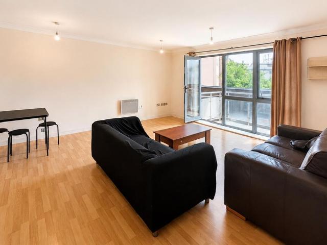 Quayside Drive, Essex University, Colchester CO2, 2 bed flat to rent, £1,400 pcm | PrimeLocation
