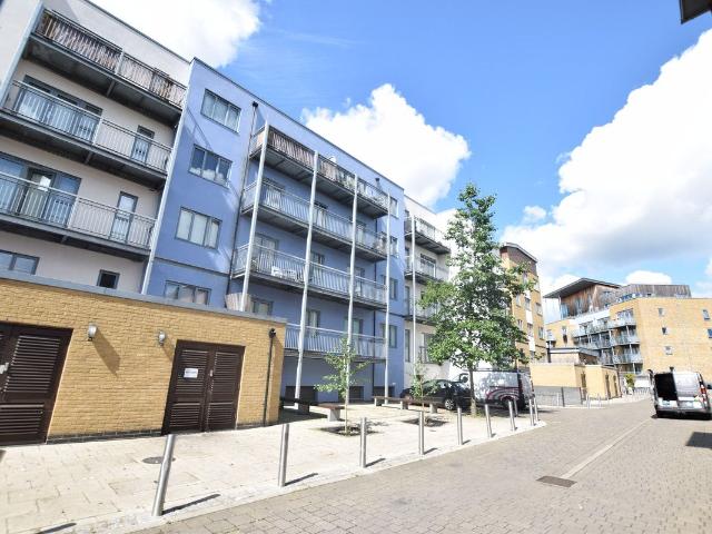 Quayside Drive, Essex CO2, 1 bed flat to rent, £1,000 pcm | PrimeLocation
