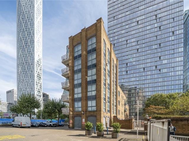 Quayside House, 2 Westferry Road, London E14, 2 bed flat to rent, £2,400 pcm | PrimeLocation