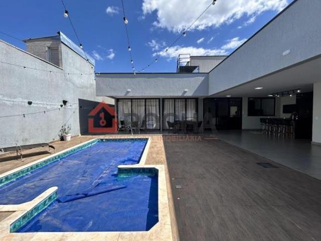 Quadra 8 Casa térrea moderna mobiliada, em lote de 525 m², lazer completo