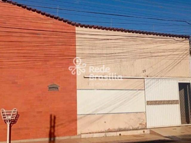 QUADRA 8 SOBRADINHO | CASA 4 QUARTOS | 1 SUÍTE COM BANHEIRA | CHURRASQUEIRA | GARAGEM PARA 4 CARRO