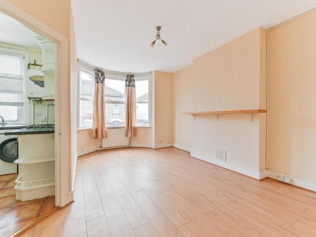 Quadrant Road, Thornton Heath, CR7 2 bed flat to rent £1,900 pcm £438 pw