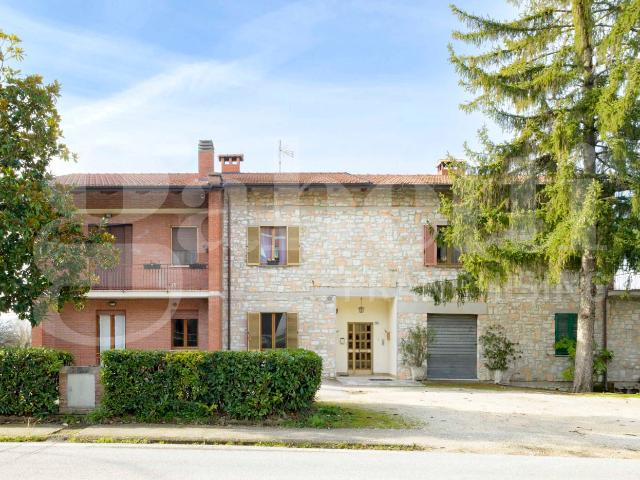 Quadrilocale con box a Gubbio