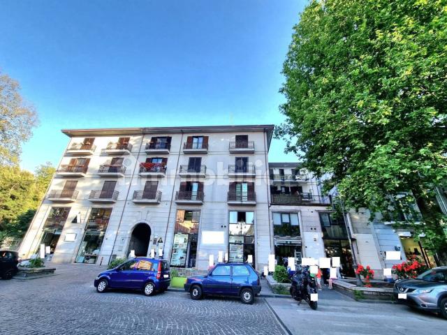 Quadrilocale corso Vittorio Emanuele, Emanuele II, C. Colombo, Morelli e Silvati, Avellino