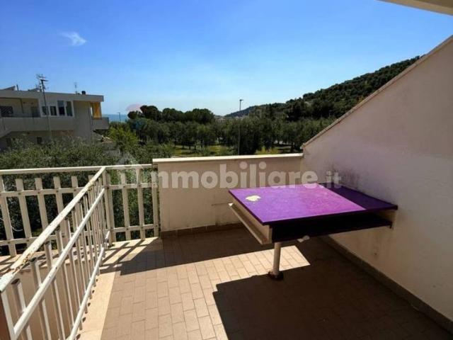 Quadrilocale viale dell\'Emigrante 82, Mattinata