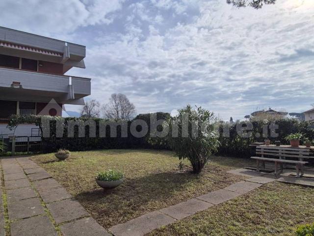 Quadrilocale buono stato, su più livelli, Marina di Massa Centro, Massa