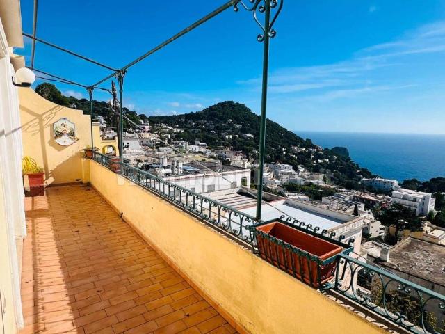 Quadrilocale buono stato, piano terra, Centro, Capri