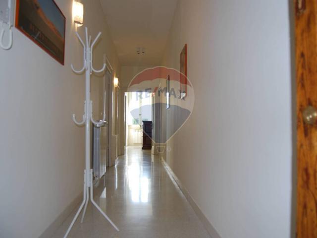 Quadrilocale buono stato, piano terra, Villa Comunale, L'Aquila