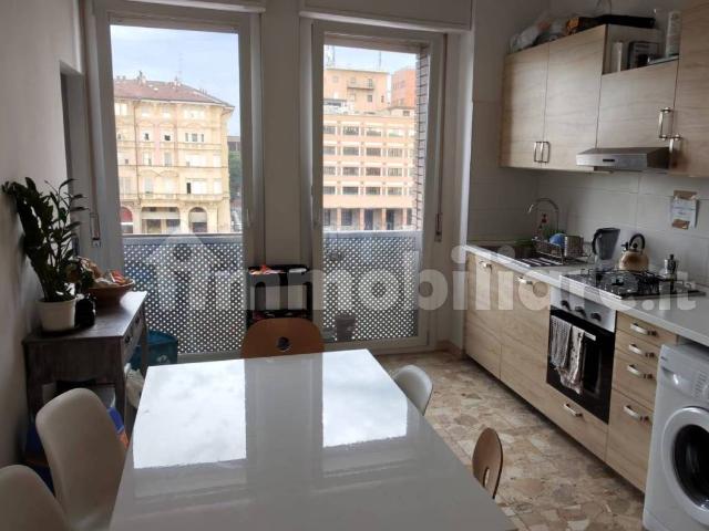 Quadrilocale buono stato, quarto piano, Irnerio, Bologna