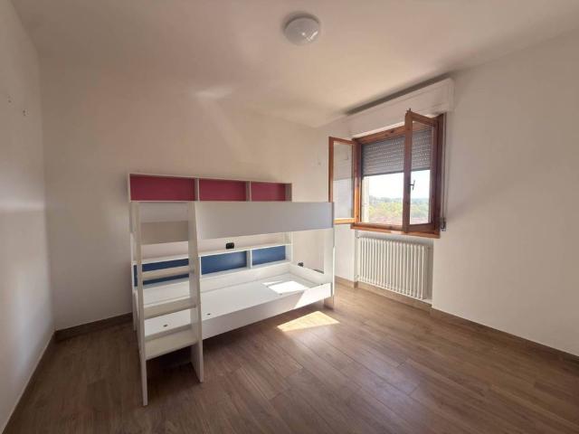 Quadrilocale buono stato, quarto piano, Staggia, Poggibonsi