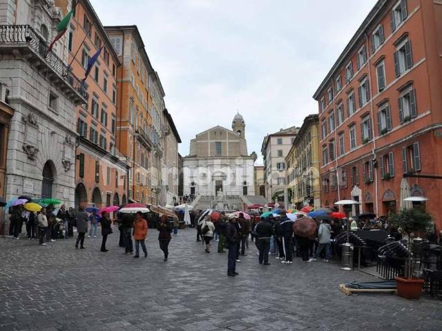 Quadrilocale buono stato, quinto piano, Borgo Rodi, Ancona