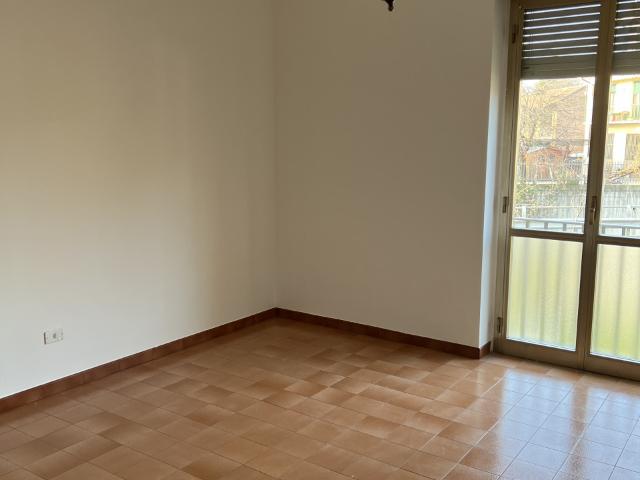 QUADRILOCALE DA ARREDARE ad Alba zona Mussotto