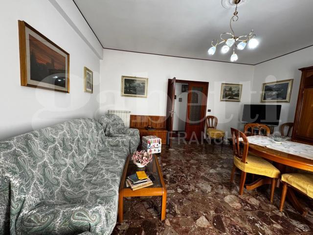 Quadrilocale da ristrutturare a Marino