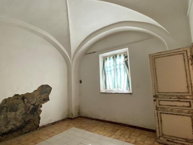 Quadrilocale da ristrutturare in via giovo 91, Pontinvrea