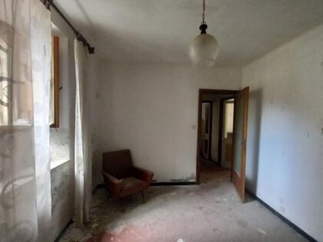 Quadrilocale da ristrutturare in via fieschi 2, Montoggio