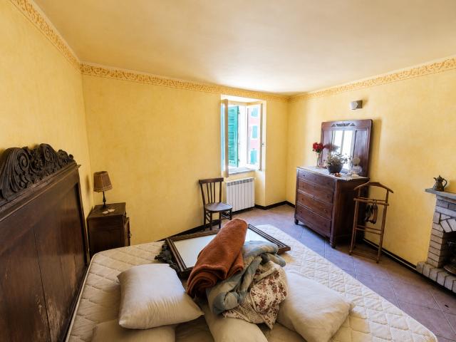 Quadrilocale da ristrutturare in piazza v. emanuele 27, Varese Ligure