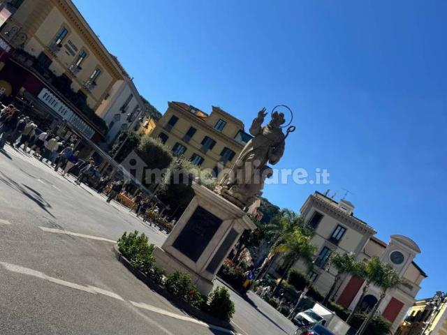 Quadrilocale da ristrutturare, primo piano, Sorrento