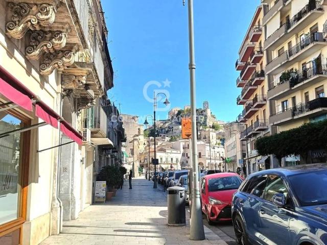 Quadrilocale in affitto a Modica corso Umberto, 46
