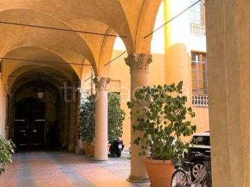 Quadrilocale in affitto a Bologna via Galliera, Centro Storico